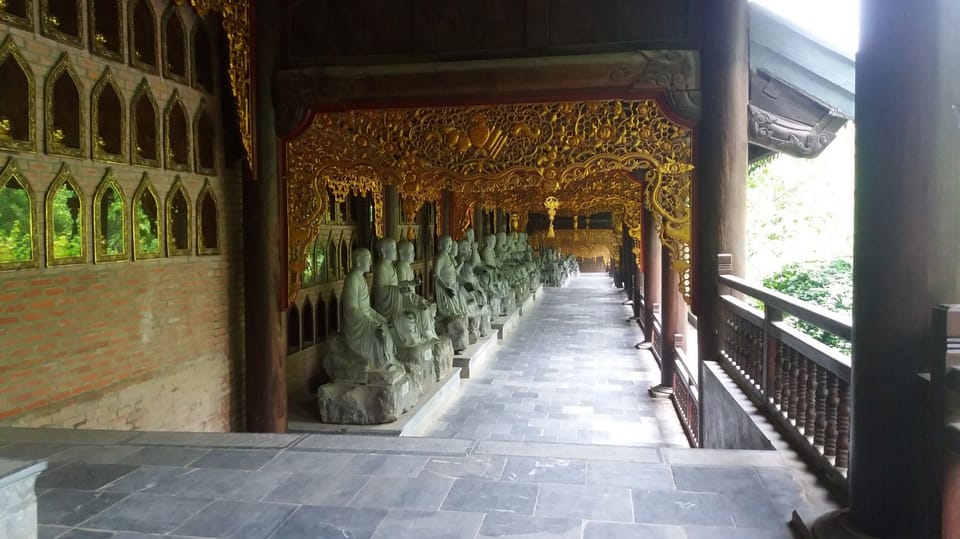 trang an boat temples and caves